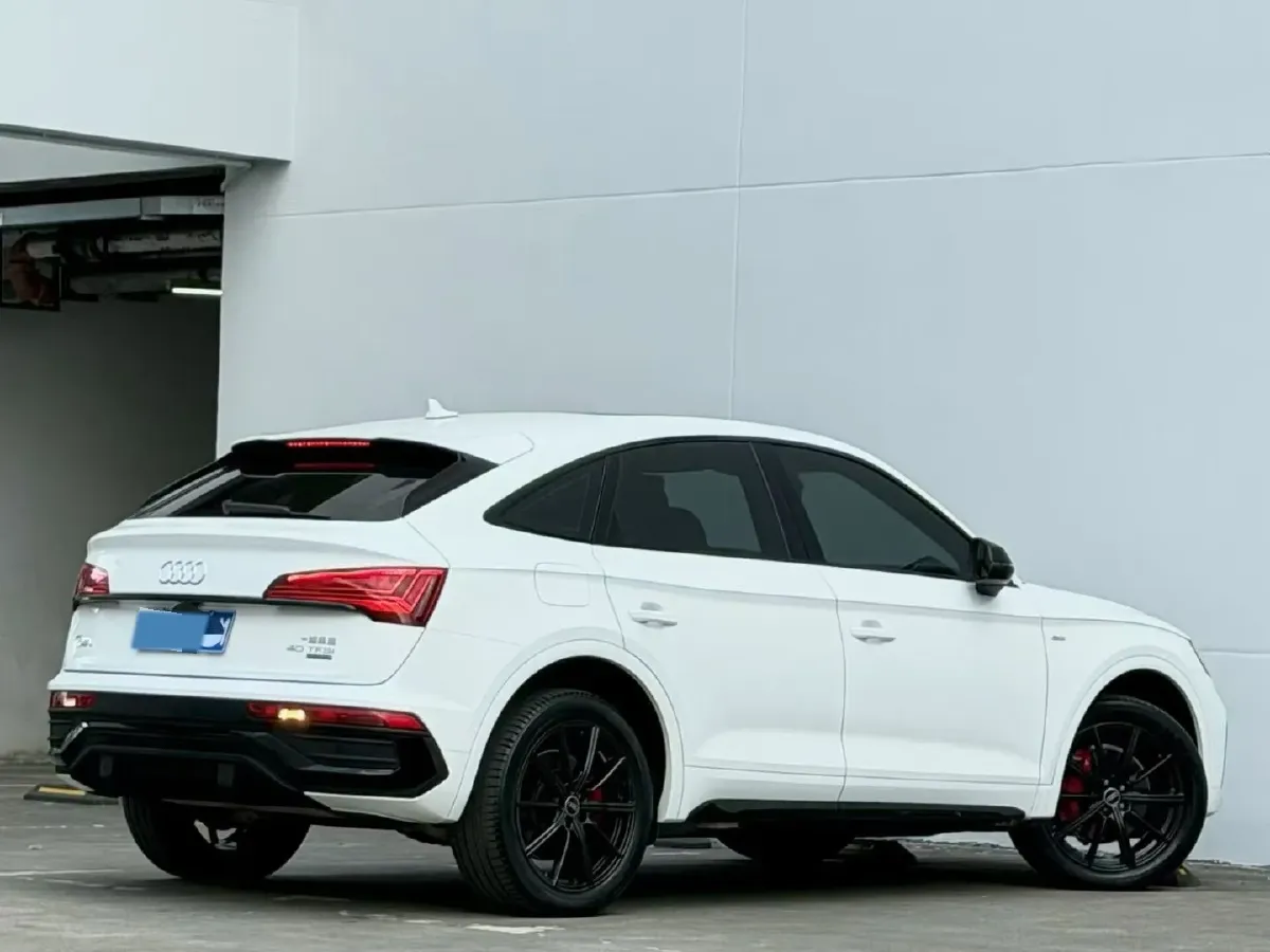 2021 Audi Q5L Sportback 2.0T 190HP L4 7DCT,autocango,china used car exporter,china ev exporter,chinese used car exporter,chinese used ev exporter