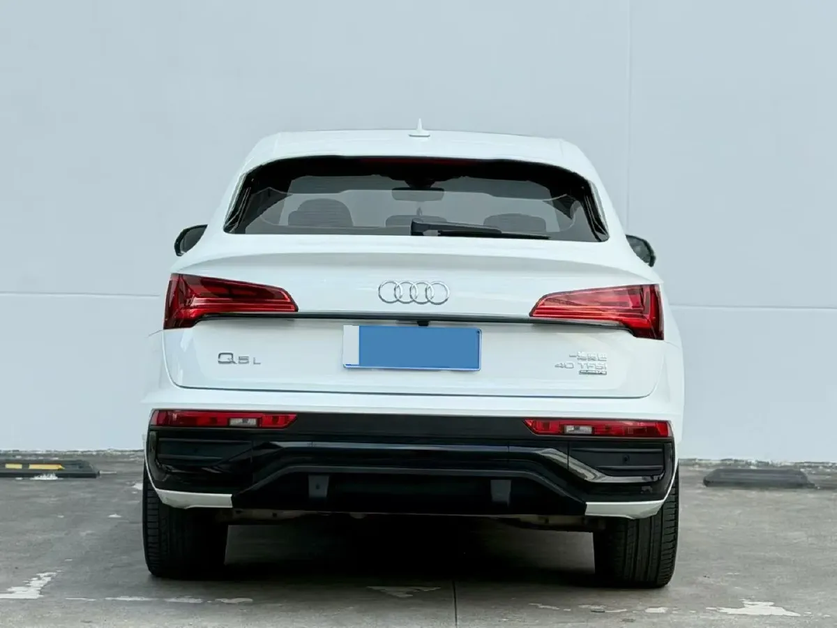 2021 Audi Q5L Sportback 2.0T 190HP L4 7DCT,autocango,china used car exporter,china ev exporter,chinese used car exporter,chinese used ev exporter