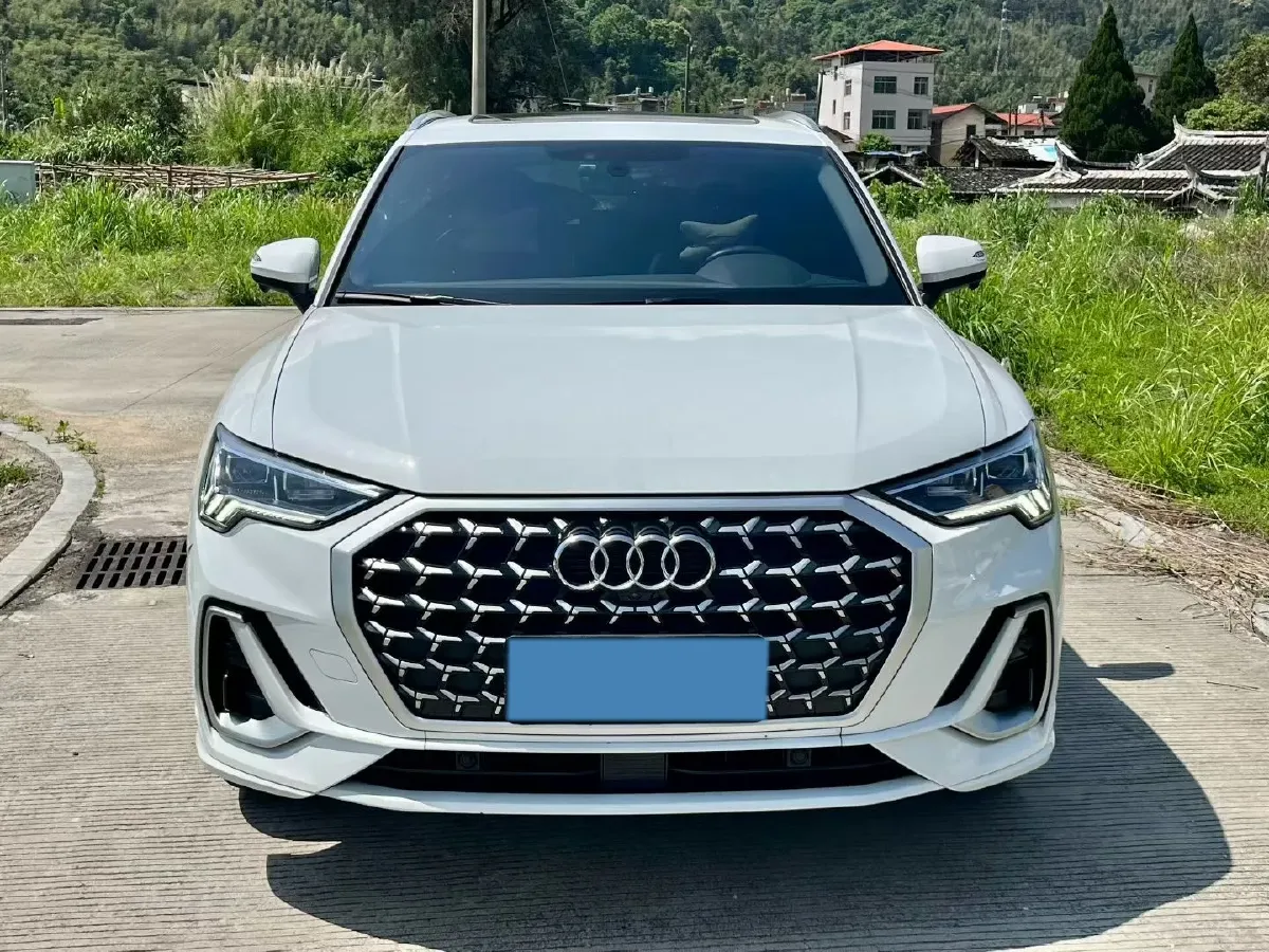 2024 Audi Q3 2.0T 186HP L4 7DCT,autocango,china used car exporter,china ev exporter,chinese used car exporter,chinese used ev exporter