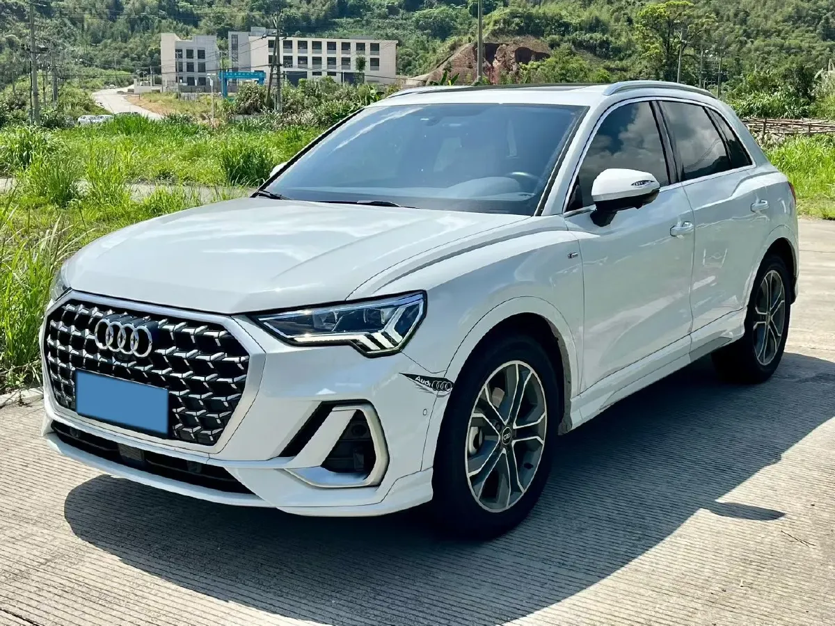 2024 Audi Q3 2.0T 186HP L4 7DCT,autocango,china used car exporter,china ev exporter,chinese used car exporter,chinese used ev exporter