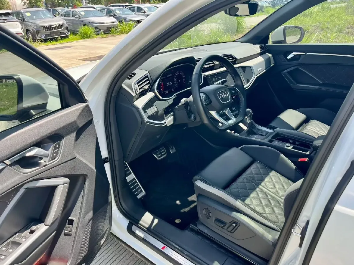 2024 Audi Q3 2.0T 186HP L4 7DCT,autocango,china used car exporter,china ev exporter,chinese used car exporter,chinese used ev exporter
