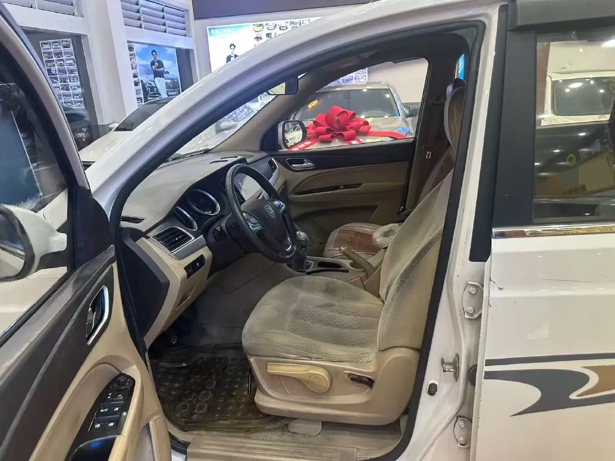 2016 BaoJun 560 1.5T 150HP L4 6MT,autocango,china used car exporter,china ev exporter,chinese used car exporter,chinese used ev exporter