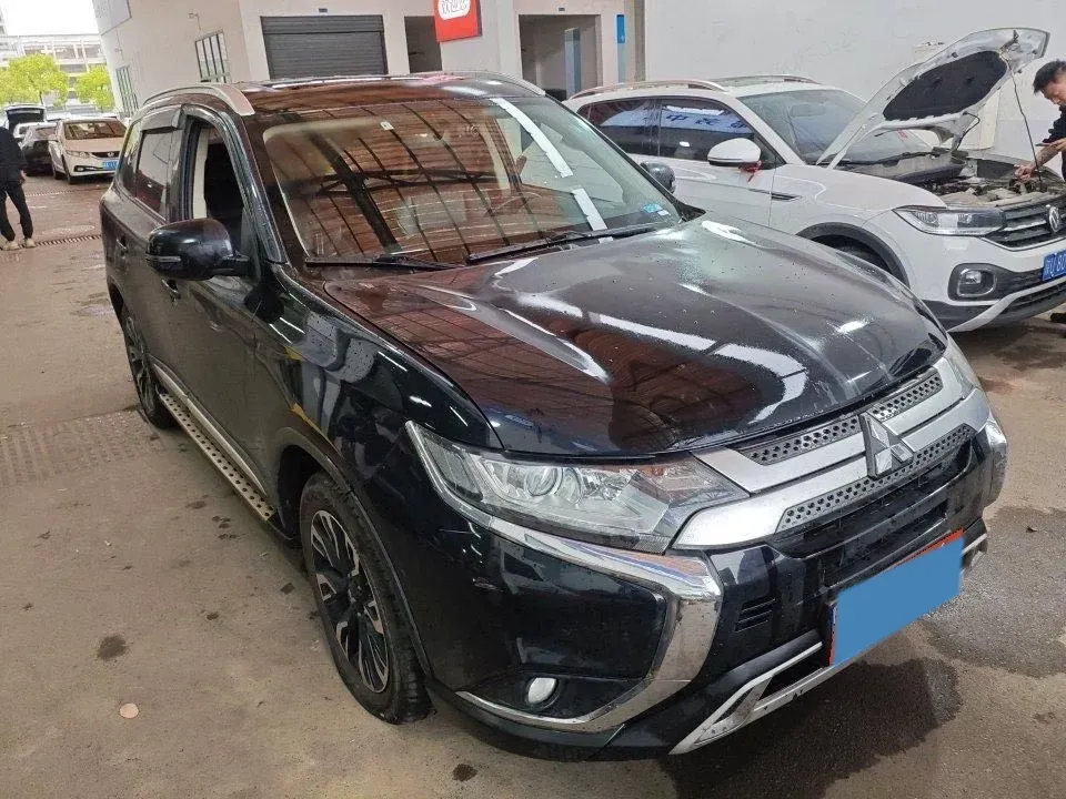 2020 Mitsubishi Outlander 2.0L 166HP L4 CVT,autocango,china used car exporter,china ev exporter,chinese used car exporter,chinese used ev exporter