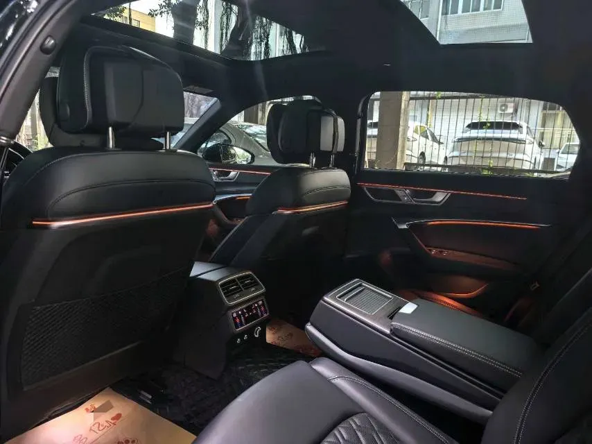 2025 Audi A6L 2.0T 245HP L4 7DCT,autocango,china used car exporter,china ev exporter,chinese used car exporter,chinese used ev exporter
