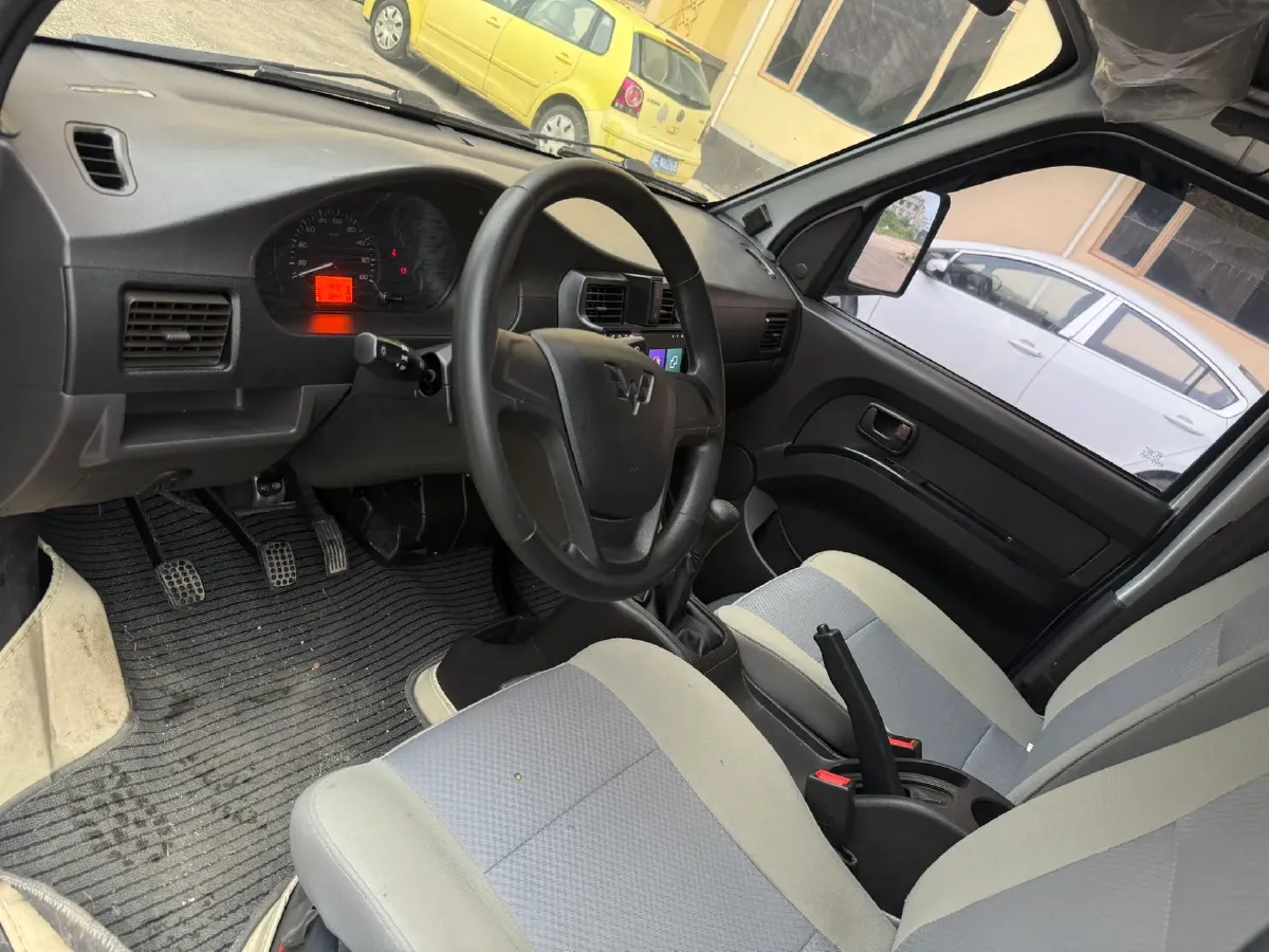 2021 WuLing RongGuang Mini Truck 1.5L 99HP L4 5MT,autocango,china used car exporter,china ev exporter,chinese used car exporter,chinese used ev exporter