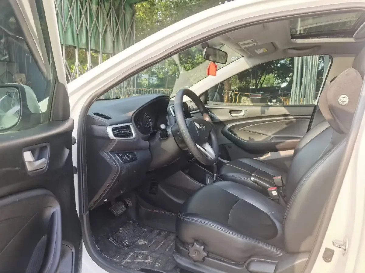 2017 Hyundai Reina 1.4L 95HP L4 4AT,autocango,china used car exporter,china ev exporter,chinese used car exporter,chinese used ev exporter