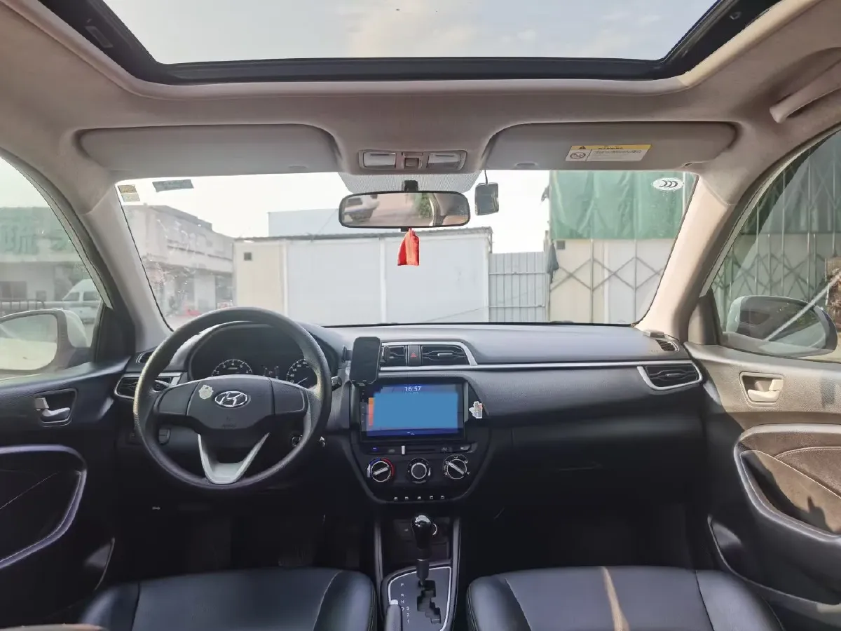 2017 Hyundai Reina 1.4L 95HP L4 4AT,autocango,china used car exporter,china ev exporter,chinese used car exporter,chinese used ev exporter