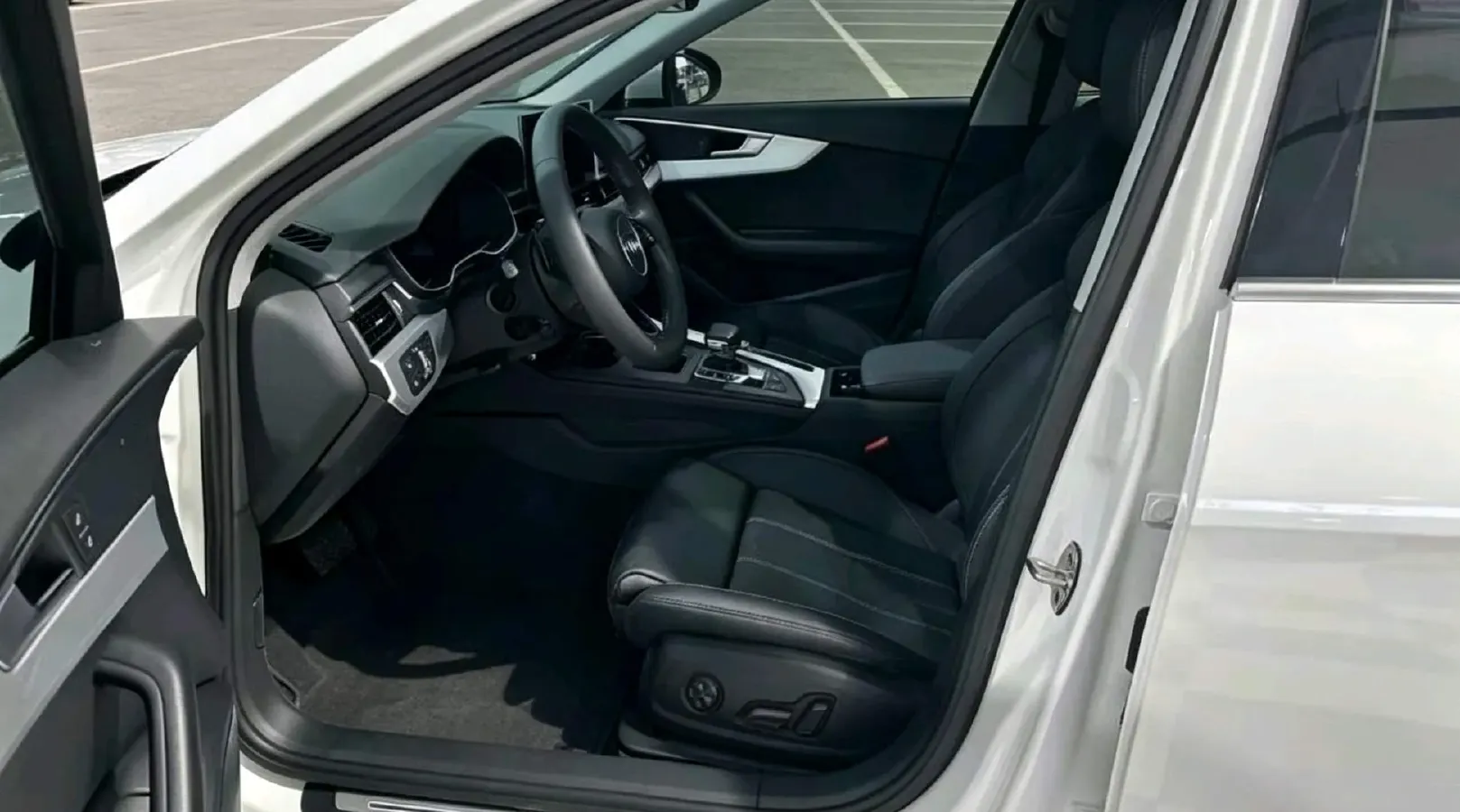 2020 Audi A4L 2.0T 190HP L4 7DCT,autocango,china used car exporter,china ev exporter,chinese used car exporter,chinese used ev exporter