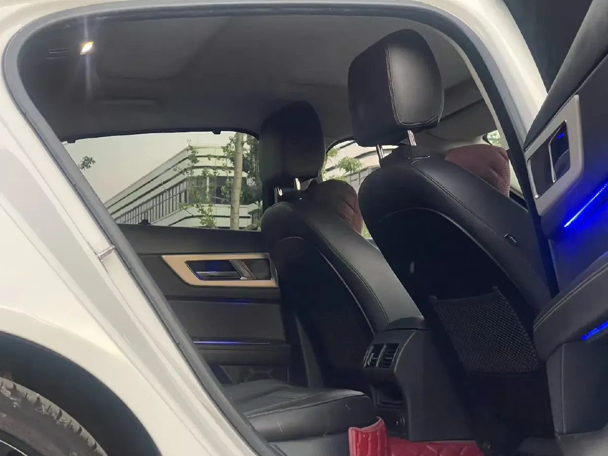 2019 HongQi H7 2.0T 204HP L4 6AT,autocango,china used car exporter,china ev exporter,chinese used car exporter,chinese used ev exporter