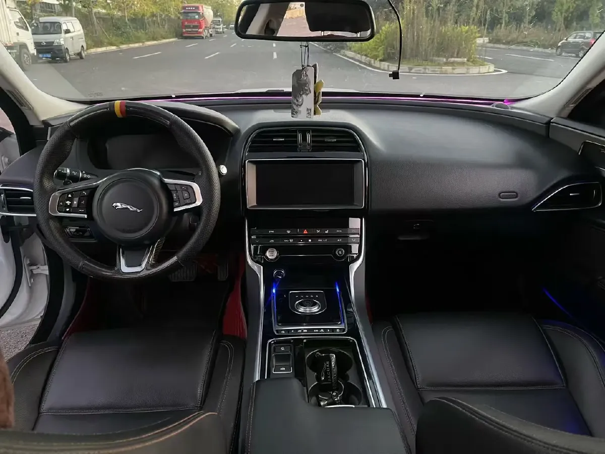 2019 HongQi H7 2.0T 204HP L4 6AT,autocango,china used car exporter,china ev exporter,chinese used car exporter,chinese used ev exporter