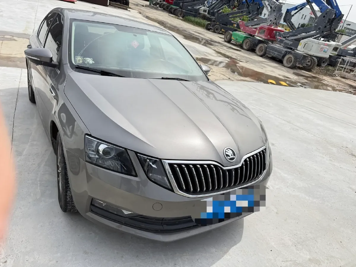 2019 Skoda Octavia 1.5L 116HP L4 6AT,autocango,china used car exporter,china ev exporter,chinese used car exporter,chinese used ev exporter