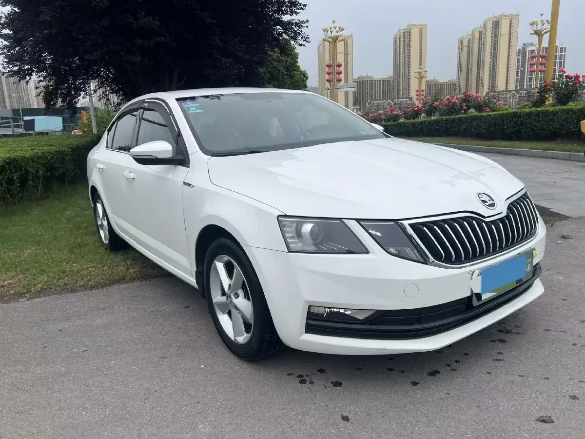 2018 Skoda Octavia 1.6L 110HP L4 5MT,autocango,china used car exporter,china ev exporter,chinese used car exporter,chinese used ev exporter