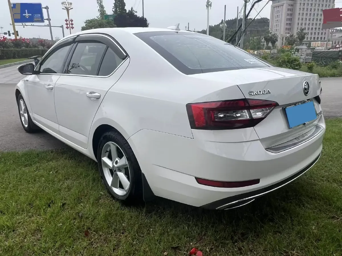 2018 Skoda Octavia 1.6L 110HP L4 5MT,autocango,china used car exporter,china ev exporter,chinese used car exporter,chinese used ev exporter