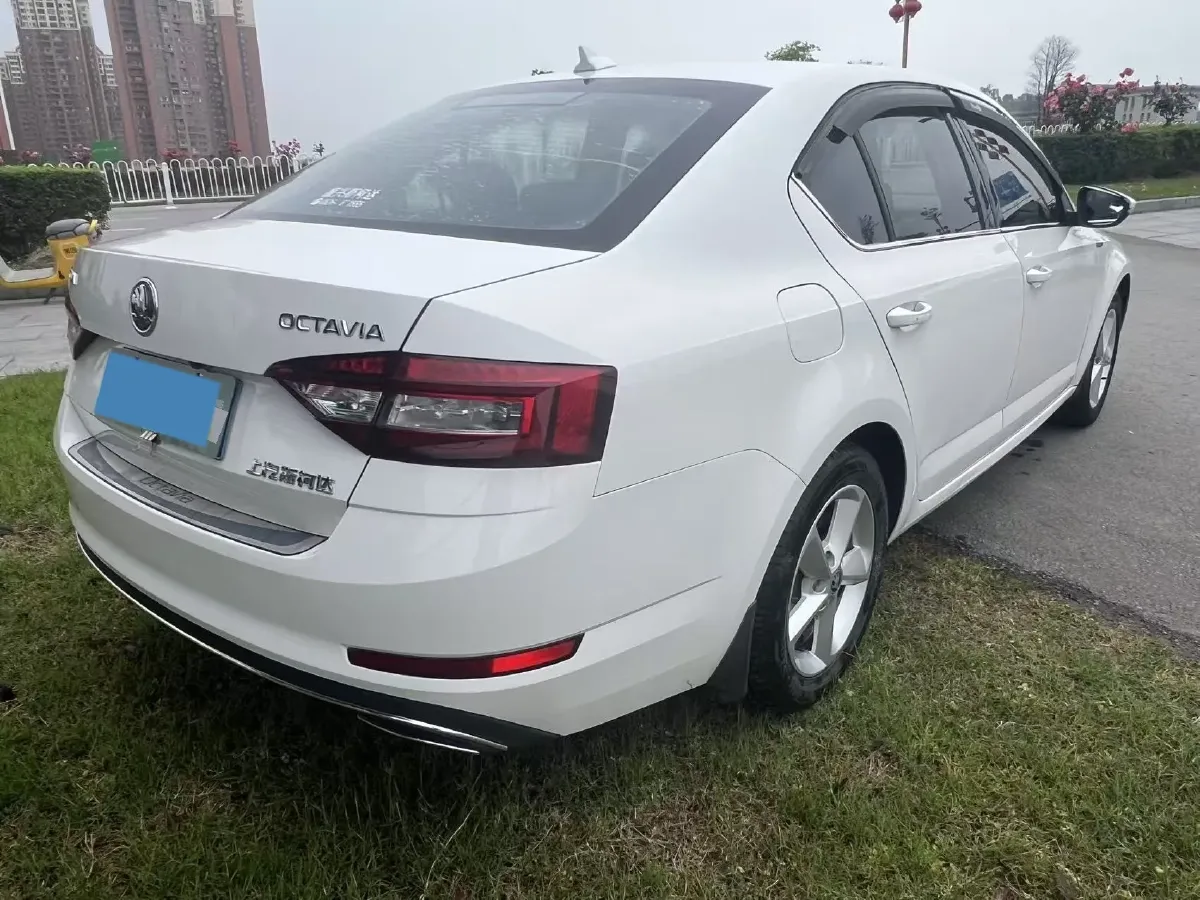 2018 Skoda Octavia 1.6L 110HP L4 5MT,autocango,china used car exporter,china ev exporter,chinese used car exporter,chinese used ev exporter