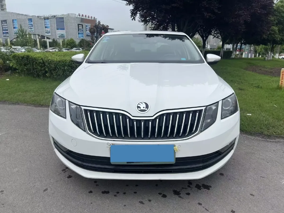 2018 Skoda Octavia 1.6L 110HP L4 5MT,autocango,china used car exporter,china ev exporter,chinese used car exporter,chinese used ev exporter