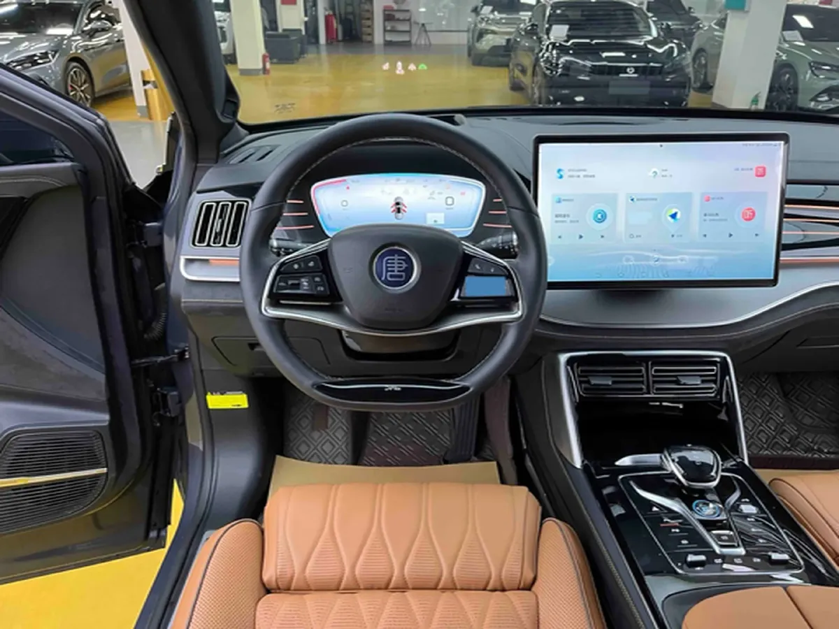 2022 Jeep Grand Commander 2.0T 265HP L4 9AT,autocango,china used car exporter,china ev exporter,chinese used car exporter,chinese used ev exporter