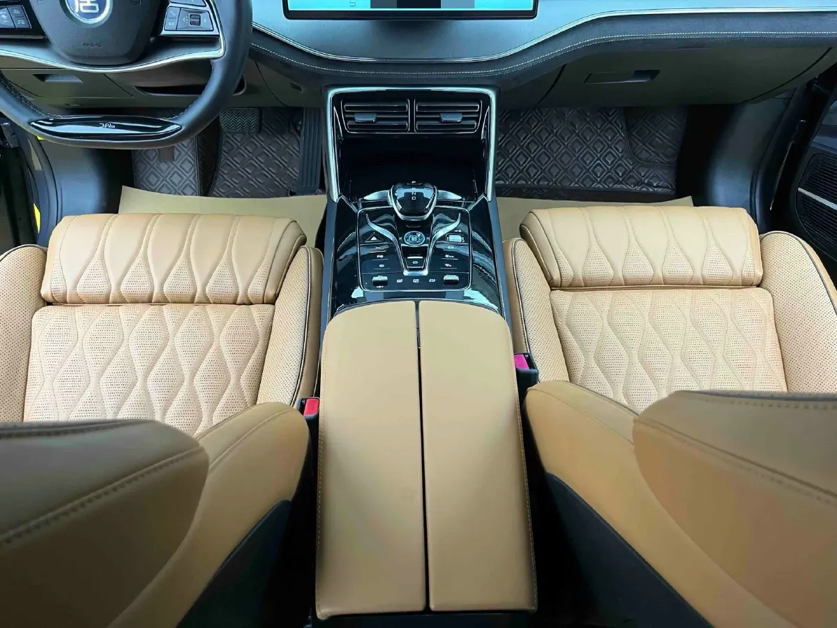 2022 Jeep Grand Commander 2.0T 265HP L4 9AT,autocango,china used car exporter,china ev exporter,chinese used car exporter,chinese used ev exporter