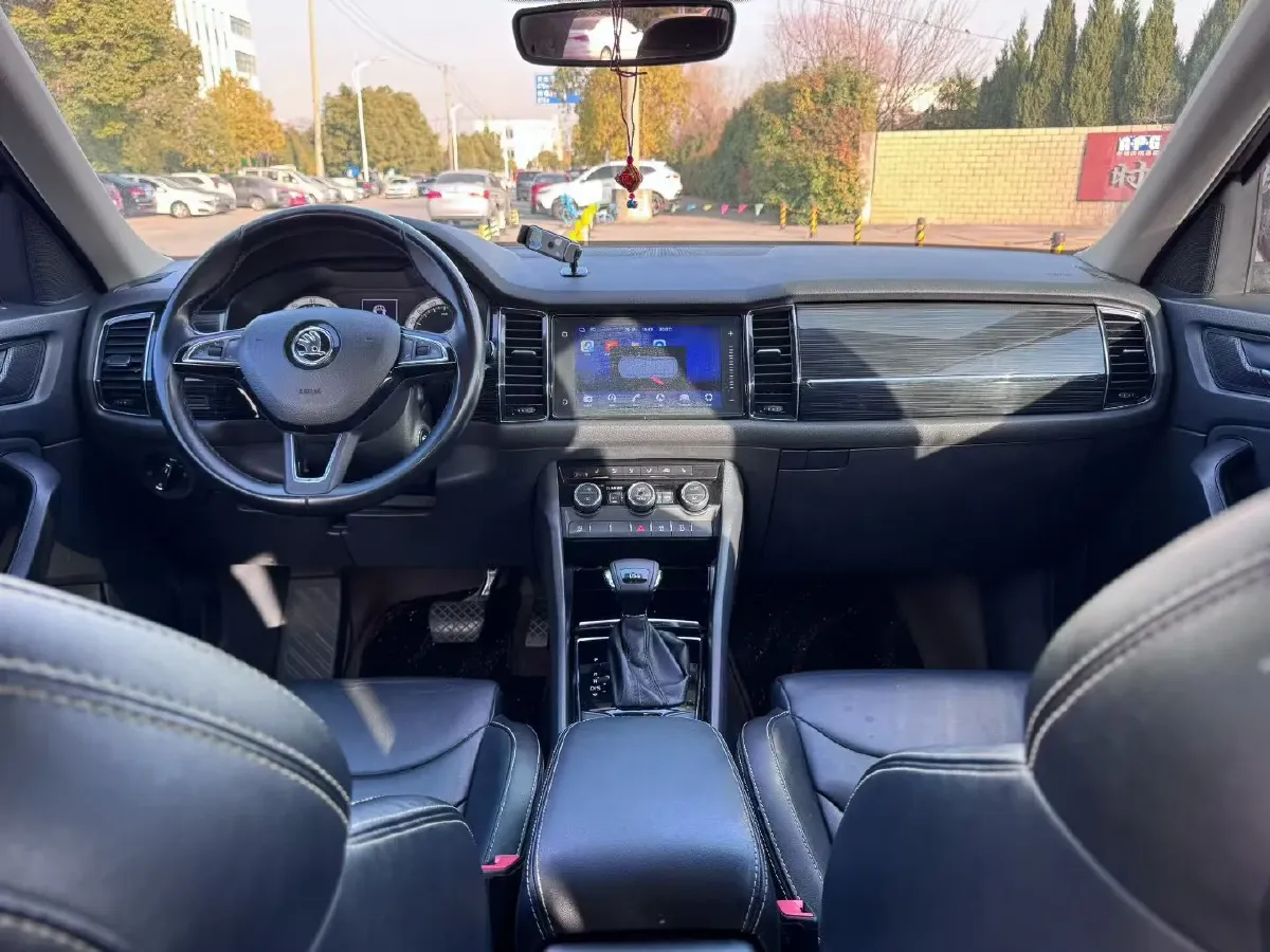 2018 Skoda Kodiak 2.0T 186HP L4 7DCT,autocango,china used car exporter,china ev exporter,chinese used car exporter,chinese used ev exporter