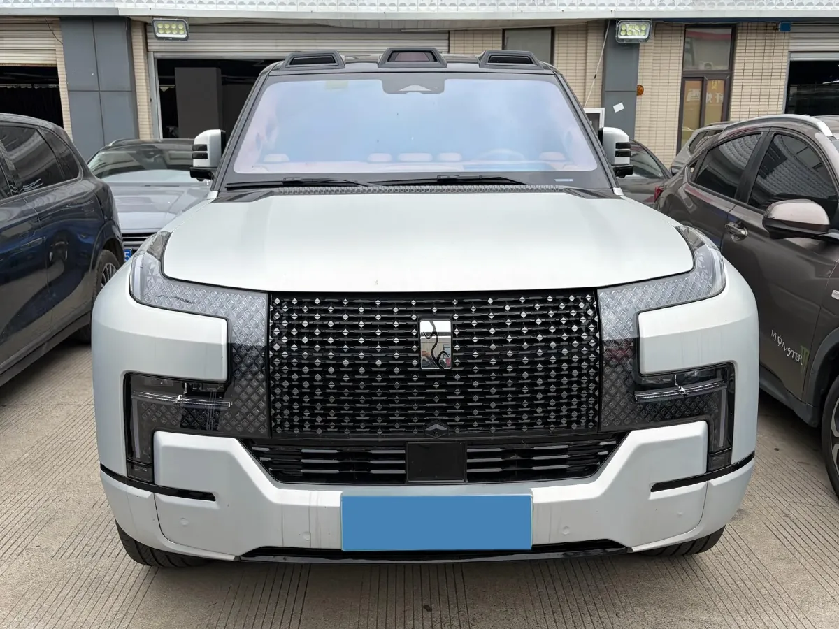 2023 YangWang U8 2.0T 272HP L4 REEV 49.05KWH,autocango,china used car exporter,china ev exporter,chinese used car exporter,chinese used ev exporter