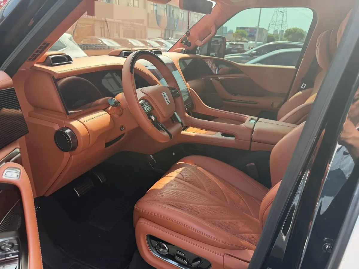 2023 YangWang U8 2.0T 272HP L4 REEV 49.05KWH,autocango,china used car exporter,china ev exporter,chinese used car exporter,chinese used ev exporter