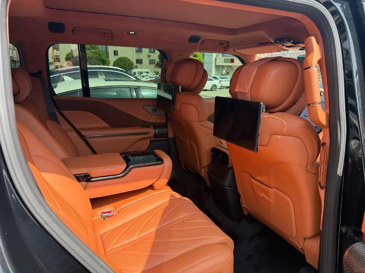 2023 YangWang U8 2.0T 272HP L4 REEV 49.05KWH,autocango,china used car exporter,china ev exporter,chinese used car exporter,chinese used ev exporter