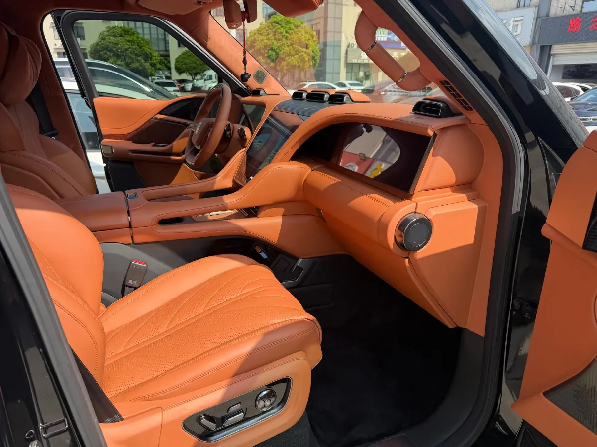 2023 YangWang U8 2.0T 272HP L4 REEV 49.05KWH,autocango,china used car exporter,china ev exporter,chinese used car exporter,chinese used ev exporter