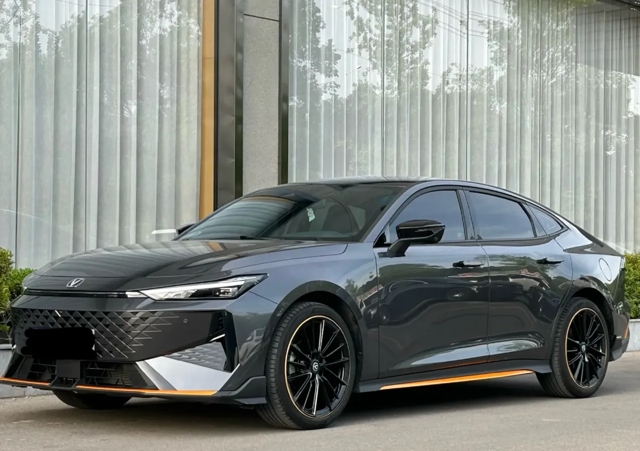 2024 ChangAn UNI-V 1.5T 188HP L4 7DCT,autocango,china used car exporter,china ev exporter,chinese used car exporter,chinese used ev exporter