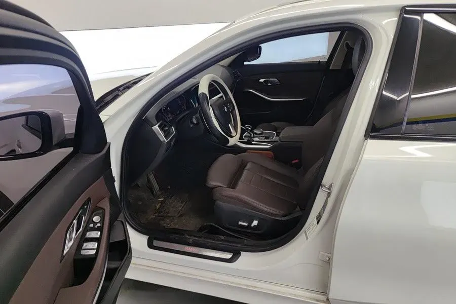 2021 BMW 3 Series 2.0T 156HP L4 8AT,autocango,china used car exporter,china ev exporter,chinese used car exporter,chinese used ev exporter