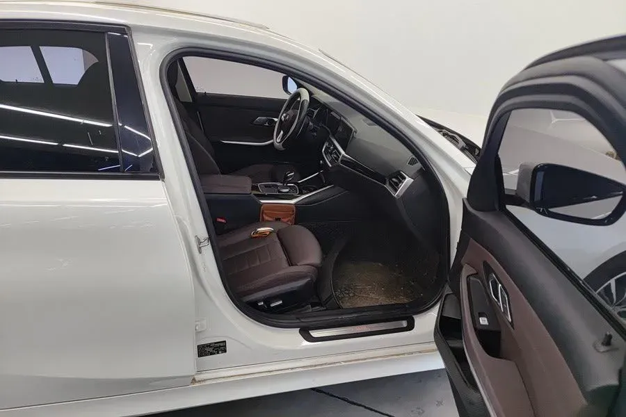 2021 BMW 3 Series 2.0T 156HP L4 8AT,autocango,china used car exporter,china ev exporter,chinese used car exporter,chinese used ev exporter