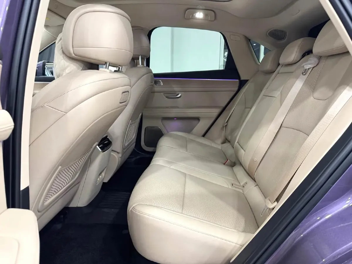 2025 AITO AITO M5 1.5T 152HP L4 REEV 42KWH,autocango,china used car exporter,china ev exporter,chinese used car exporter,chinese used ev exporter