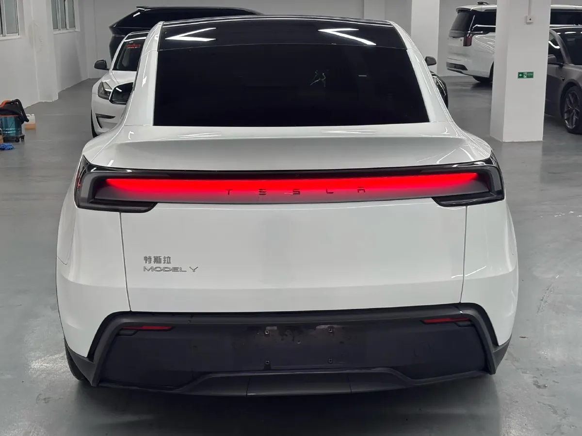 2025 Tesla Model Y BEV 62.5KWH,autocango,china used car exporter,china ev exporter,chinese used car exporter,chinese used ev exporter