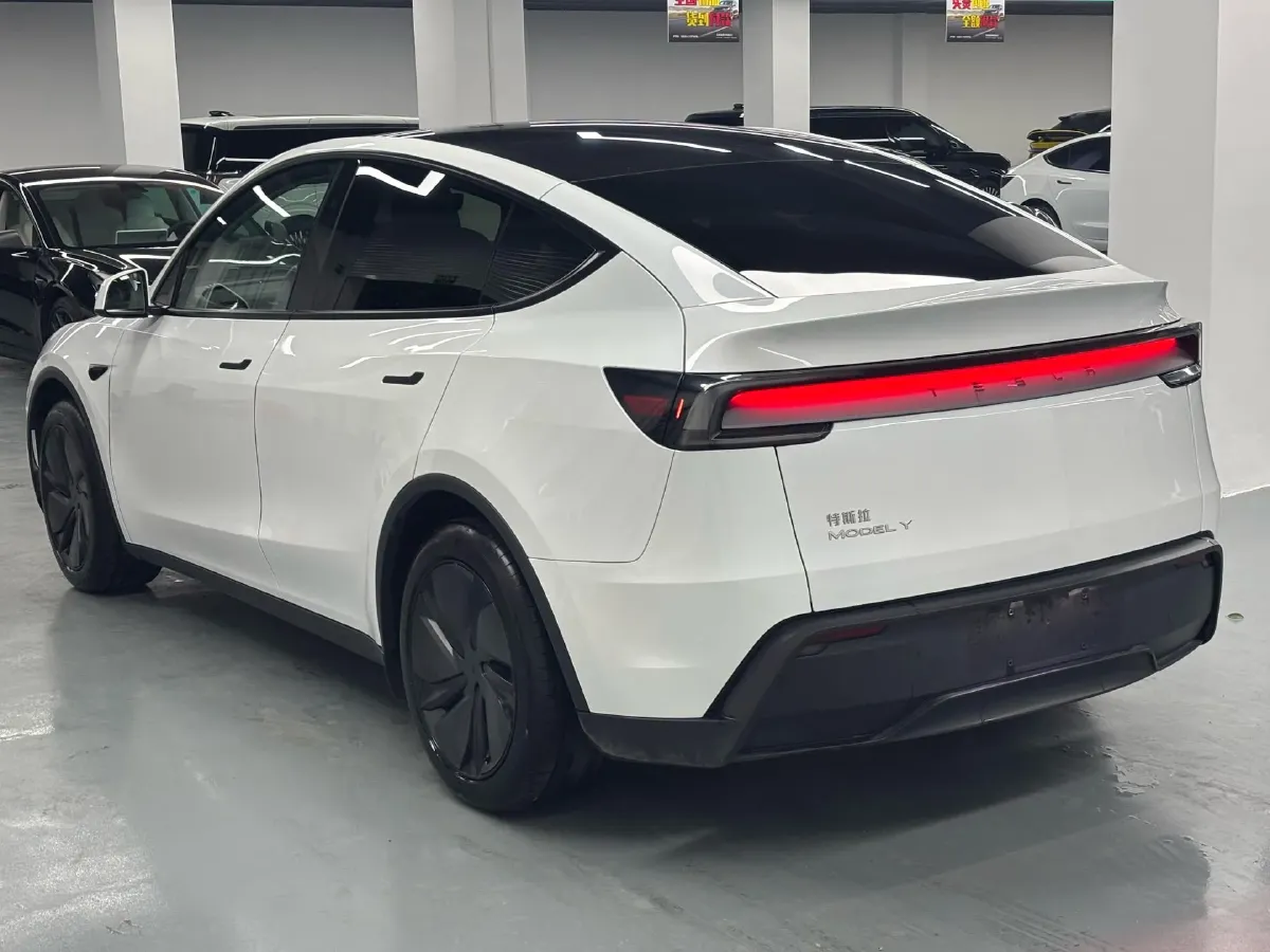 2025 Tesla Model Y BEV 62.5KWH,autocango,china used car exporter,china ev exporter,chinese used car exporter,chinese used ev exporter