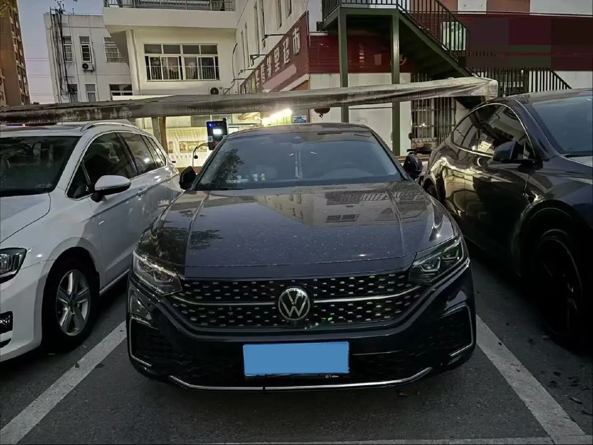 2023 Volkswagen Passat 2.0T 186HP L4 7DCT,autocango,china used car exporter,china ev exporter,chinese used car exporter,chinese used ev exporter