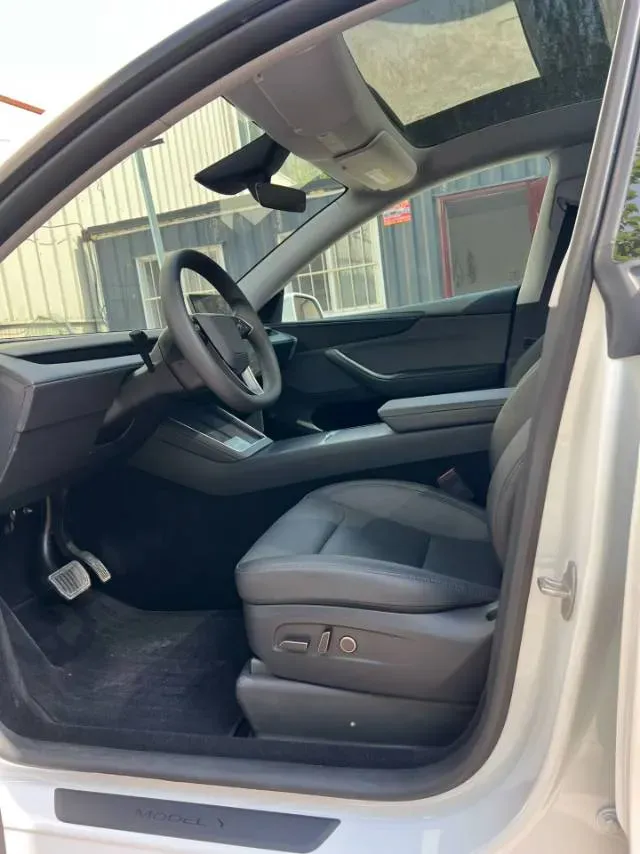 2025 Tesla Model Y BEV 62.5KWH,autocango,china used car exporter,china ev exporter,chinese used car exporter,chinese used ev exporter