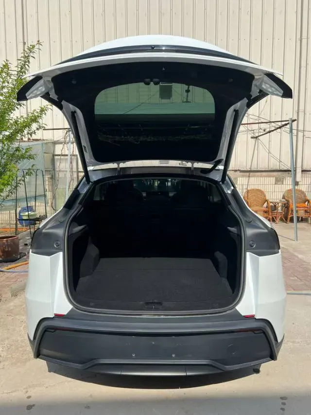 2025 Tesla Model Y BEV 62.5KWH,autocango,china used car exporter,china ev exporter,chinese used car exporter,chinese used ev exporter