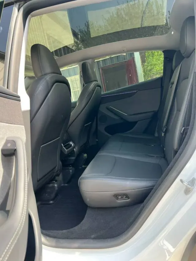 2025 Tesla Model Y BEV 62.5KWH,autocango,china used car exporter,china ev exporter,chinese used car exporter,chinese used ev exporter