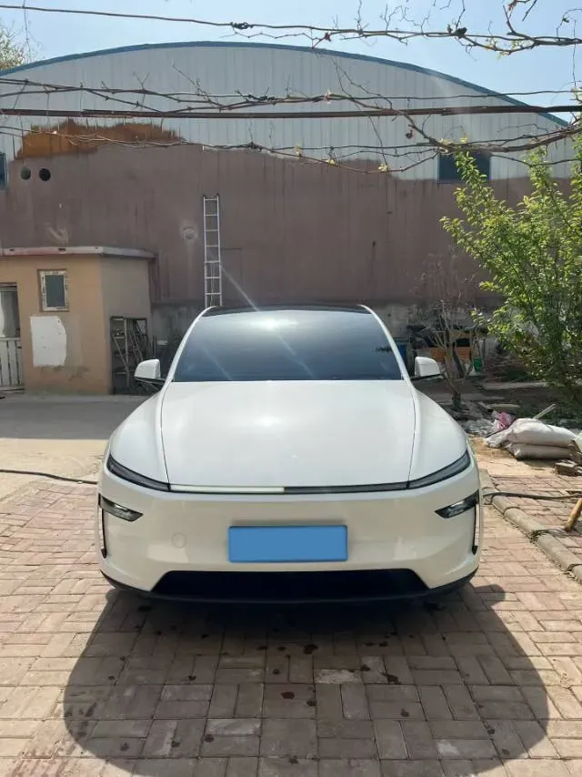 2025 Tesla Model Y BEV 62.5KWH,autocango,china used car exporter,china ev exporter,chinese used car exporter,chinese used ev exporter