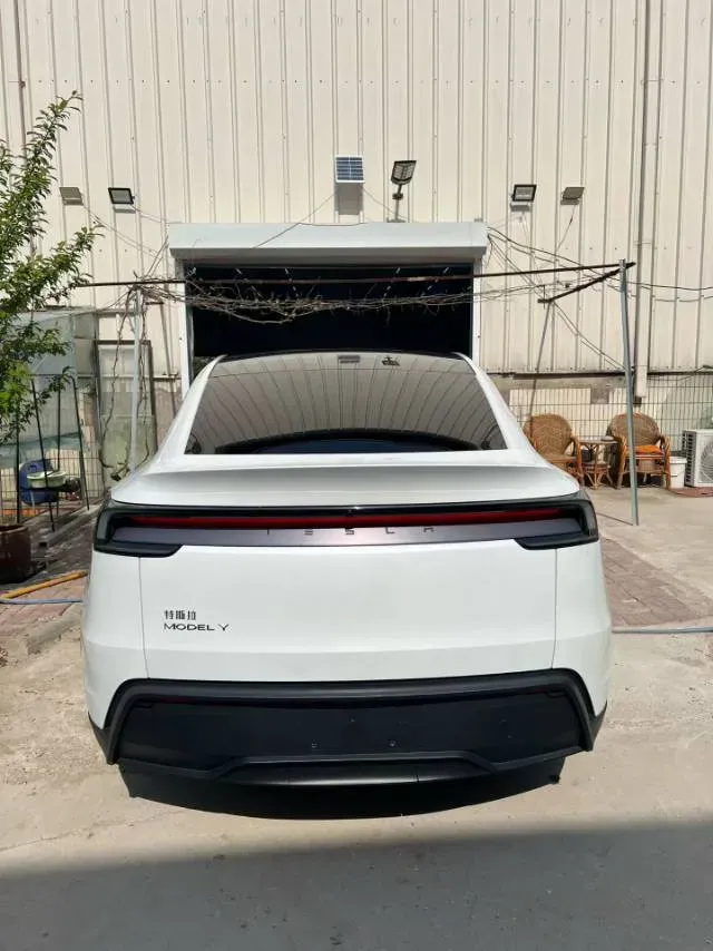 2025 Tesla Model Y BEV 62.5KWH,autocango,china used car exporter,china ev exporter,chinese used car exporter,chinese used ev exporter