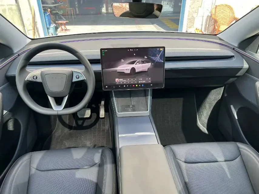2025 Tesla Model Y BEV 62.5KWH,autocango,china used car exporter,china ev exporter,chinese used car exporter,chinese used ev exporter