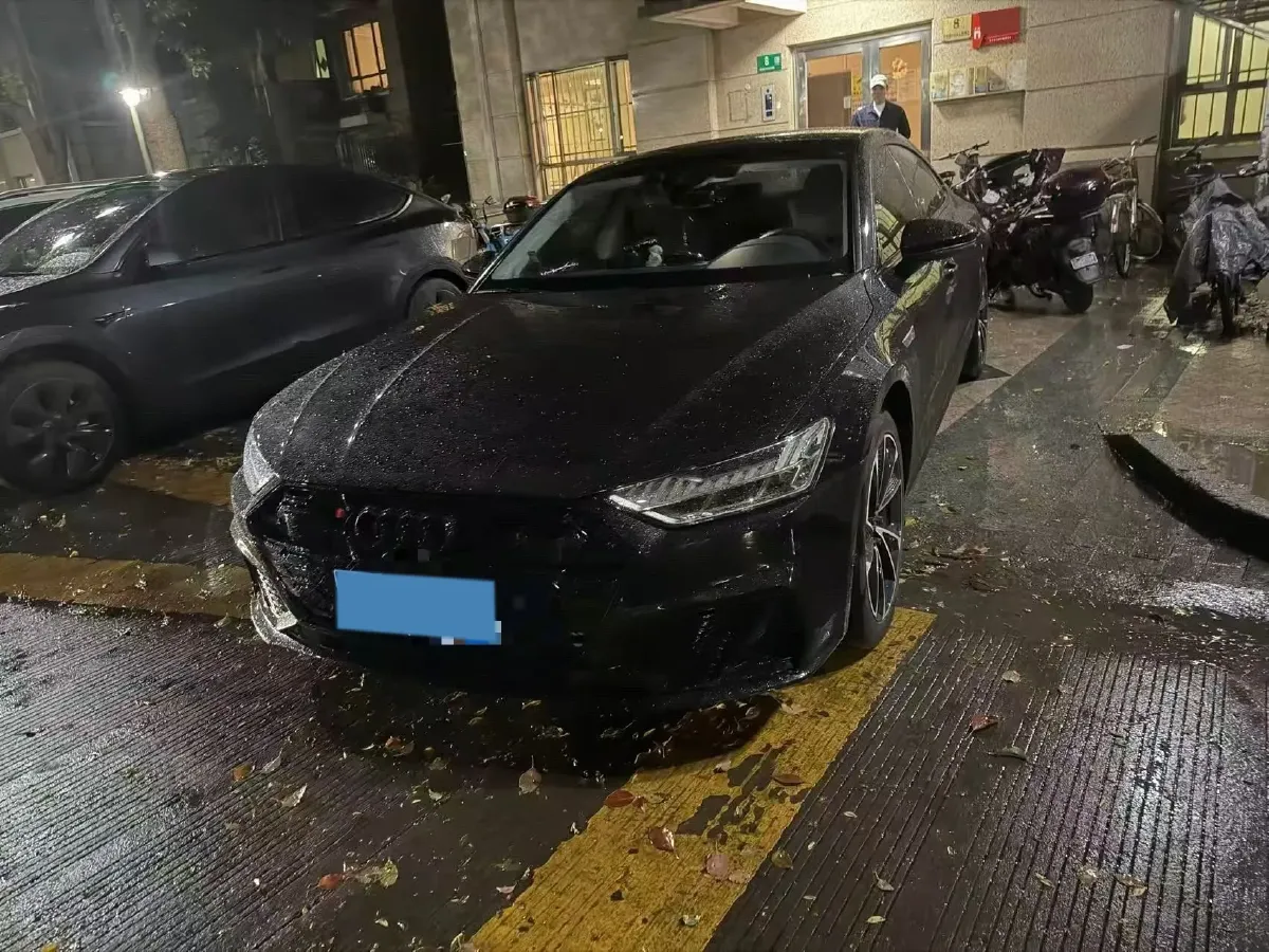 2024 Audi A7L 2.0T 245HP L4 7DCT,autocango,china used car exporter,china ev exporter,chinese used car exporter,chinese used ev exporter