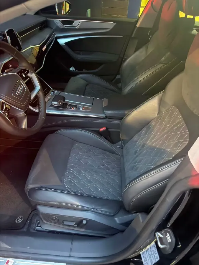2024 Audi A7L 2.0T 245HP L4 7DCT,autocango,china used car exporter,china ev exporter,chinese used car exporter,chinese used ev exporter