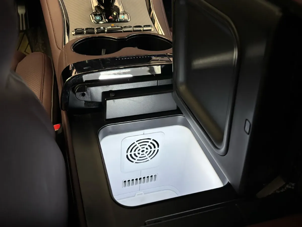 2024 Denza DenzaZ9GT 2.0T 207HP L4 E-CVT PHEV 38.5KWH,autocango,china used car exporter,china ev exporter,chinese used car exporter,chinese used ev exporter