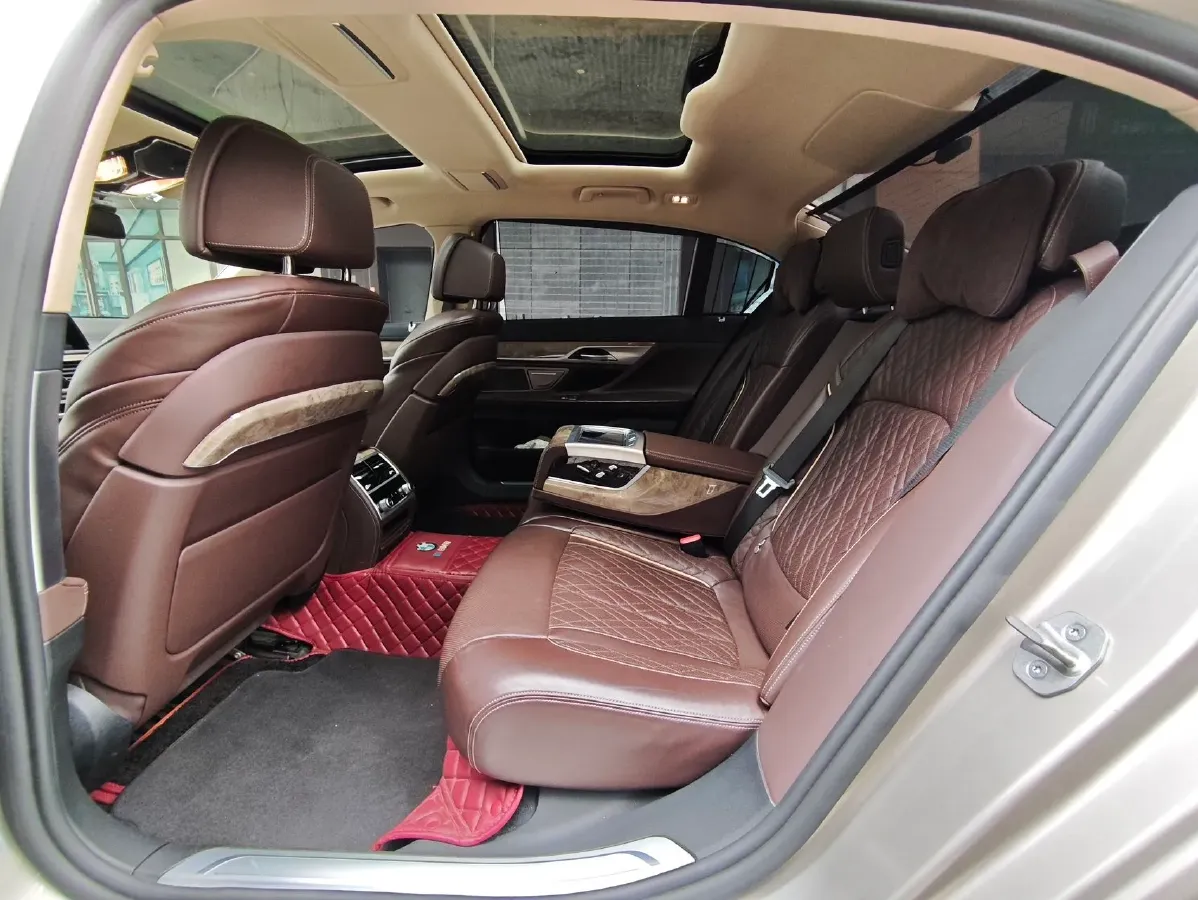 2021 BMW 7 Series 3.0T 340HP L6 8AT,autocango,china used car exporter,china ev exporter,chinese used car exporter,chinese used ev exporter