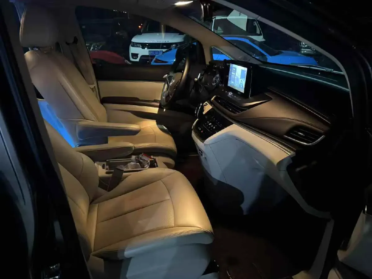 2023 Buick GL8 2.0T 237HP L4 9AT,autocango,china used car exporter,china ev exporter,chinese used car exporter,chinese used ev exporter