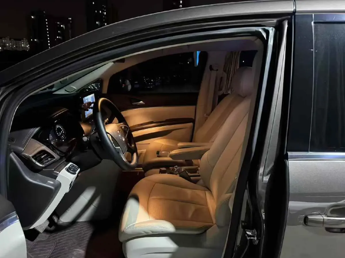 2023 Buick GL8 2.0T 237HP L4 9AT,autocango,china used car exporter,china ev exporter,chinese used car exporter,chinese used ev exporter