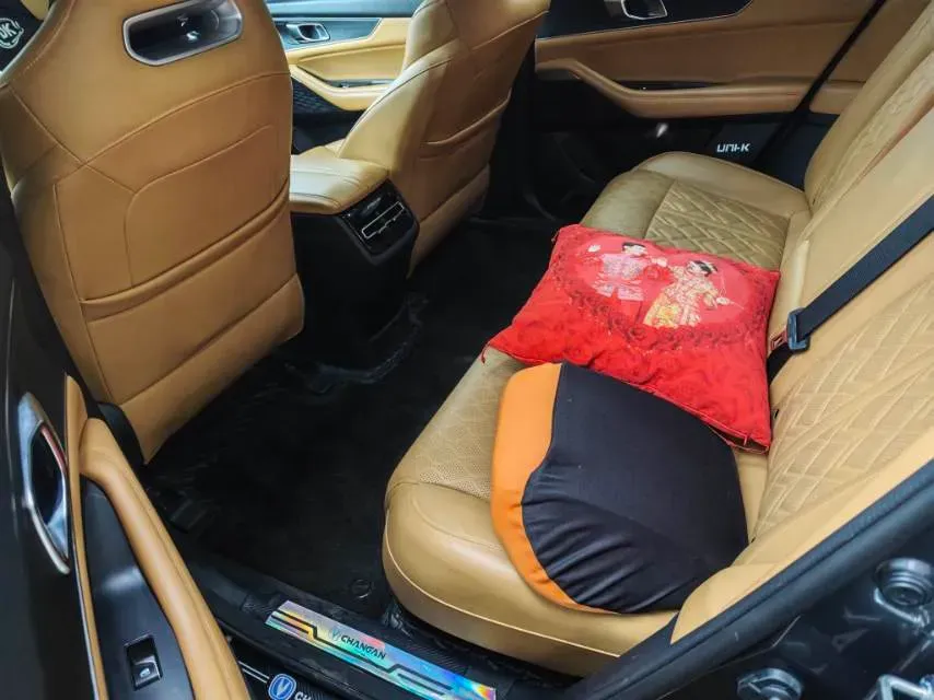 2021 ChangAn UNI-K 2.0T 233HP L4 8AT,autocango,china used car exporter,china ev exporter,chinese used car exporter,chinese used ev exporter