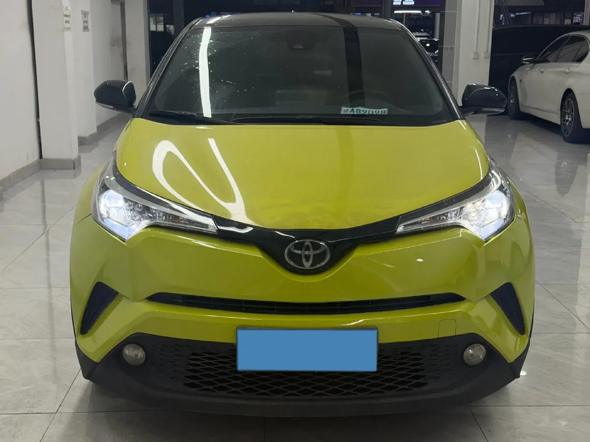 2020 Toyota C-HR 2.0L 171HP L4 CVT,autocango,china used car exporter,china ev exporter,chinese used car exporter,chinese used ev exporter