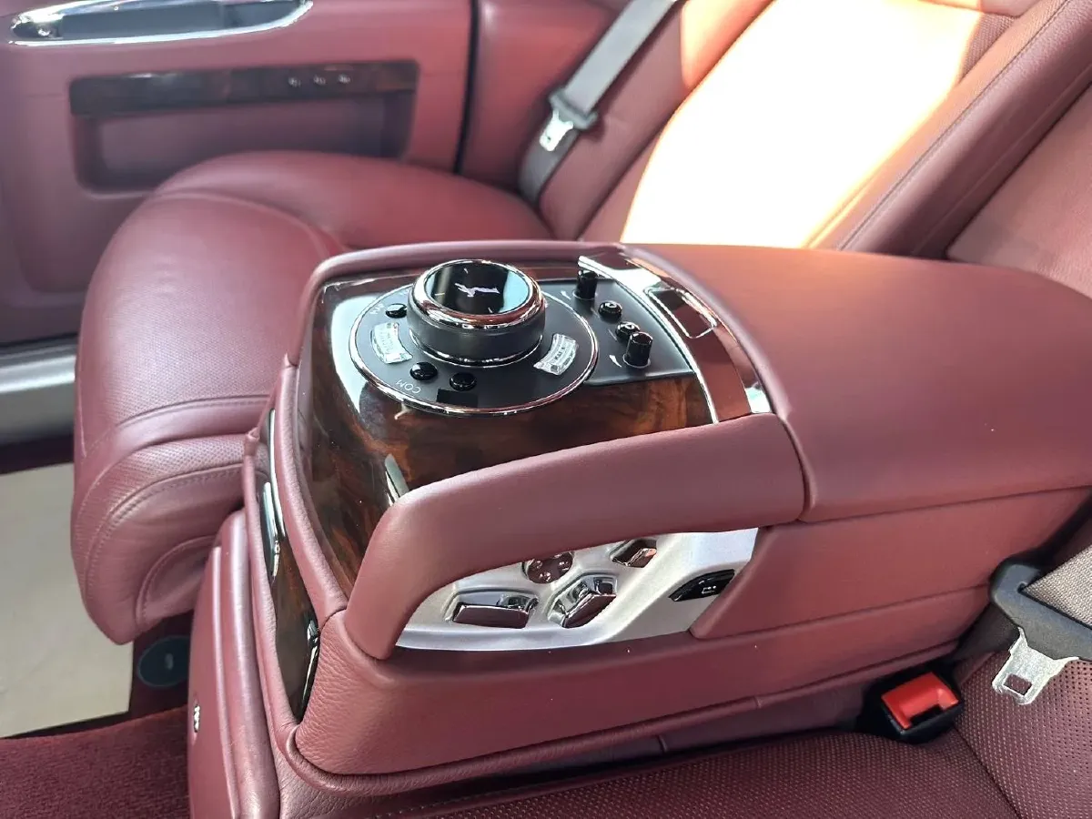 2018 Rolls-Royce Ghost 6.6T 571HP V12 8AT,autocango,china used car exporter,china ev exporter,chinese used car exporter,chinese used ev exporter