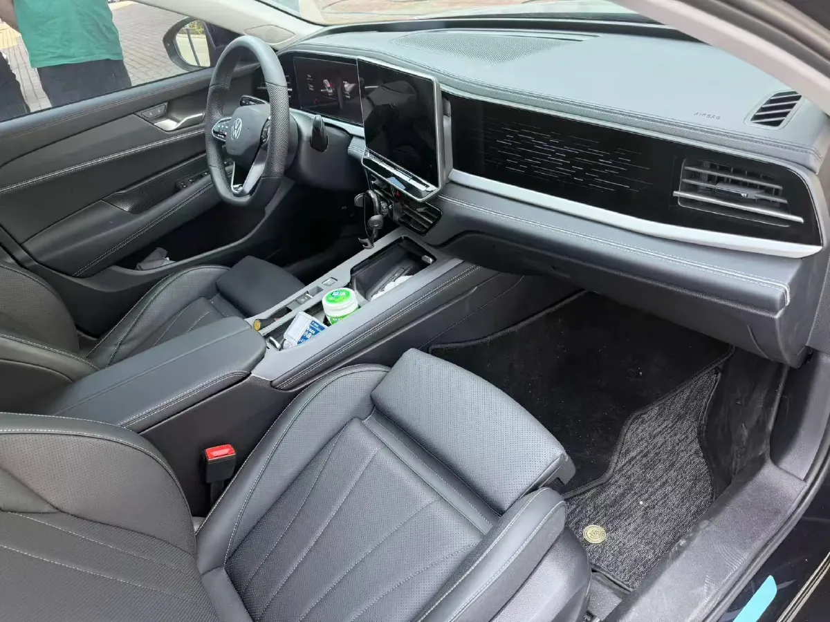 2025 Volkswagen Passat 2.0T 220HP L4 7DCT,autocango,china used car exporter,china ev exporter,chinese used car exporter,chinese used ev exporter