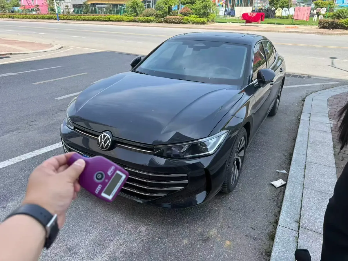 2025 Volkswagen Passat 2.0T 220HP L4 7DCT,autocango,china used car exporter,china ev exporter,chinese used car exporter,chinese used ev exporter